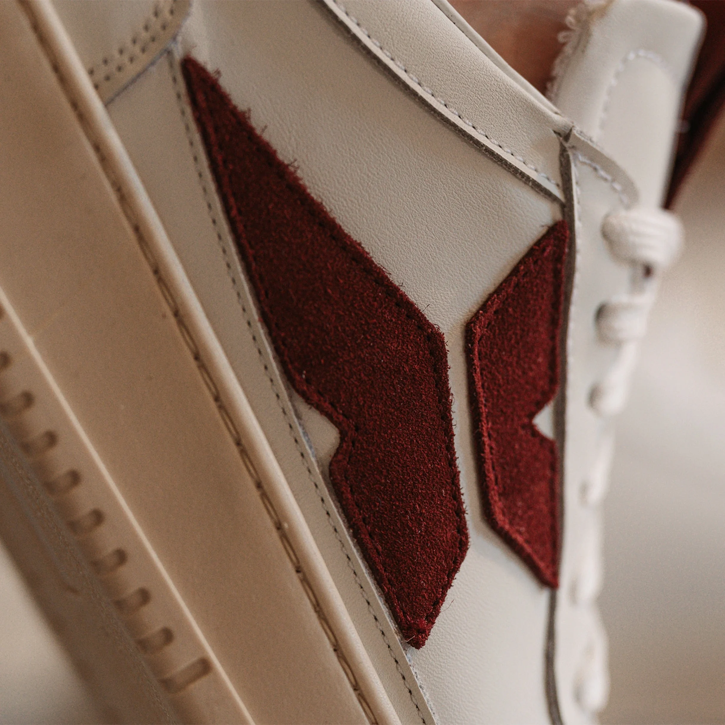 Sneaky one - White / Pompeian Red
