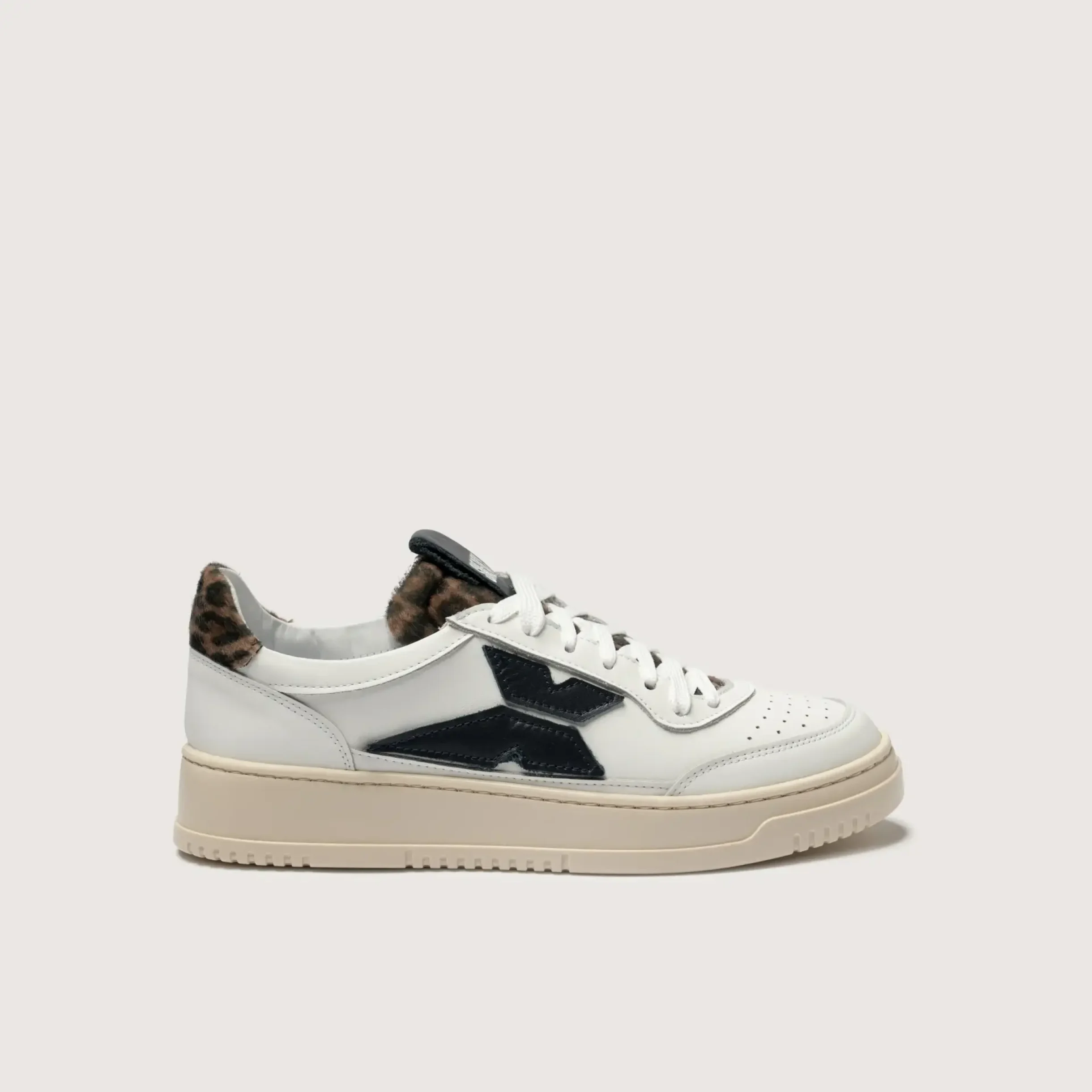 Sneaky one - White / Leopard