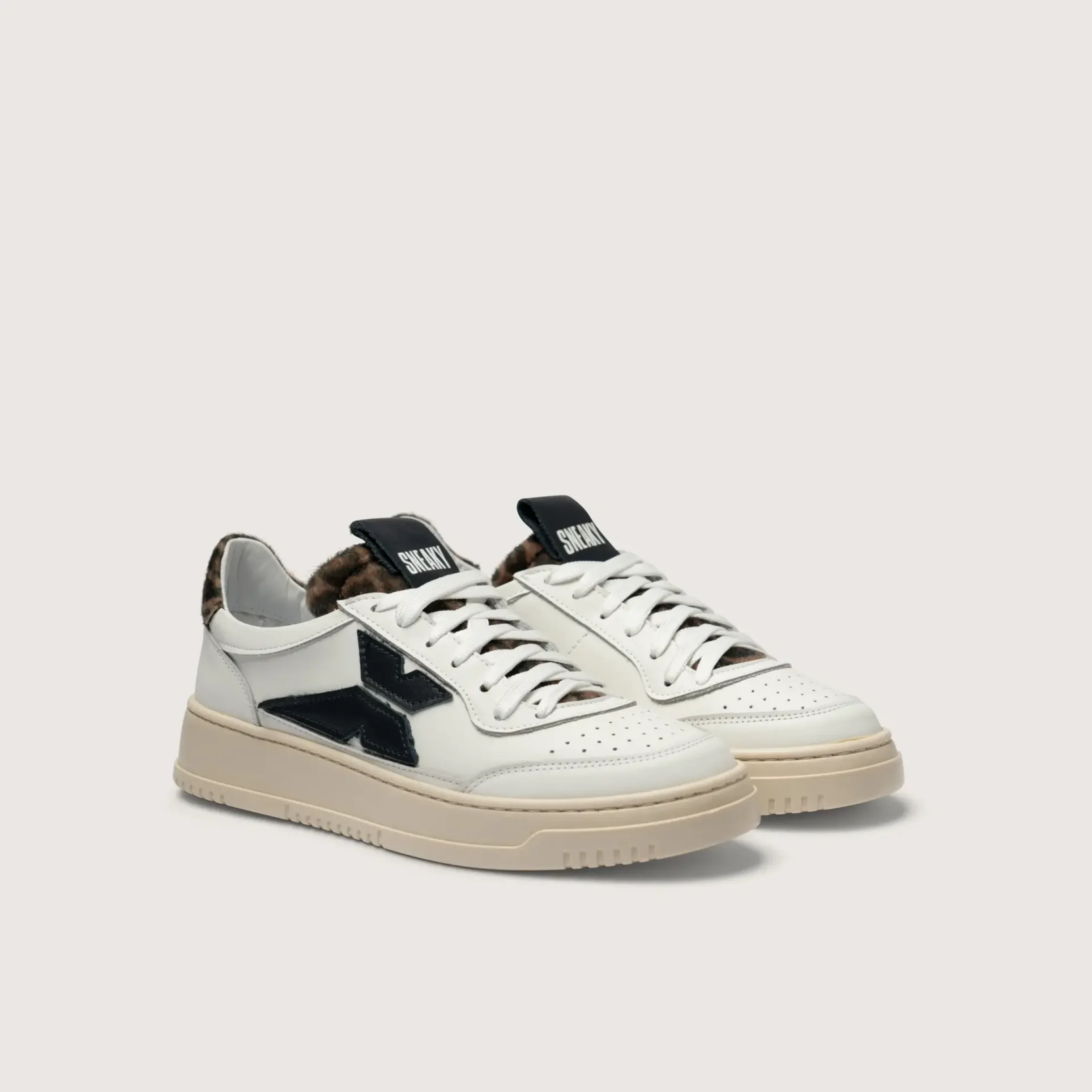 Sneaky one - White / Leopard