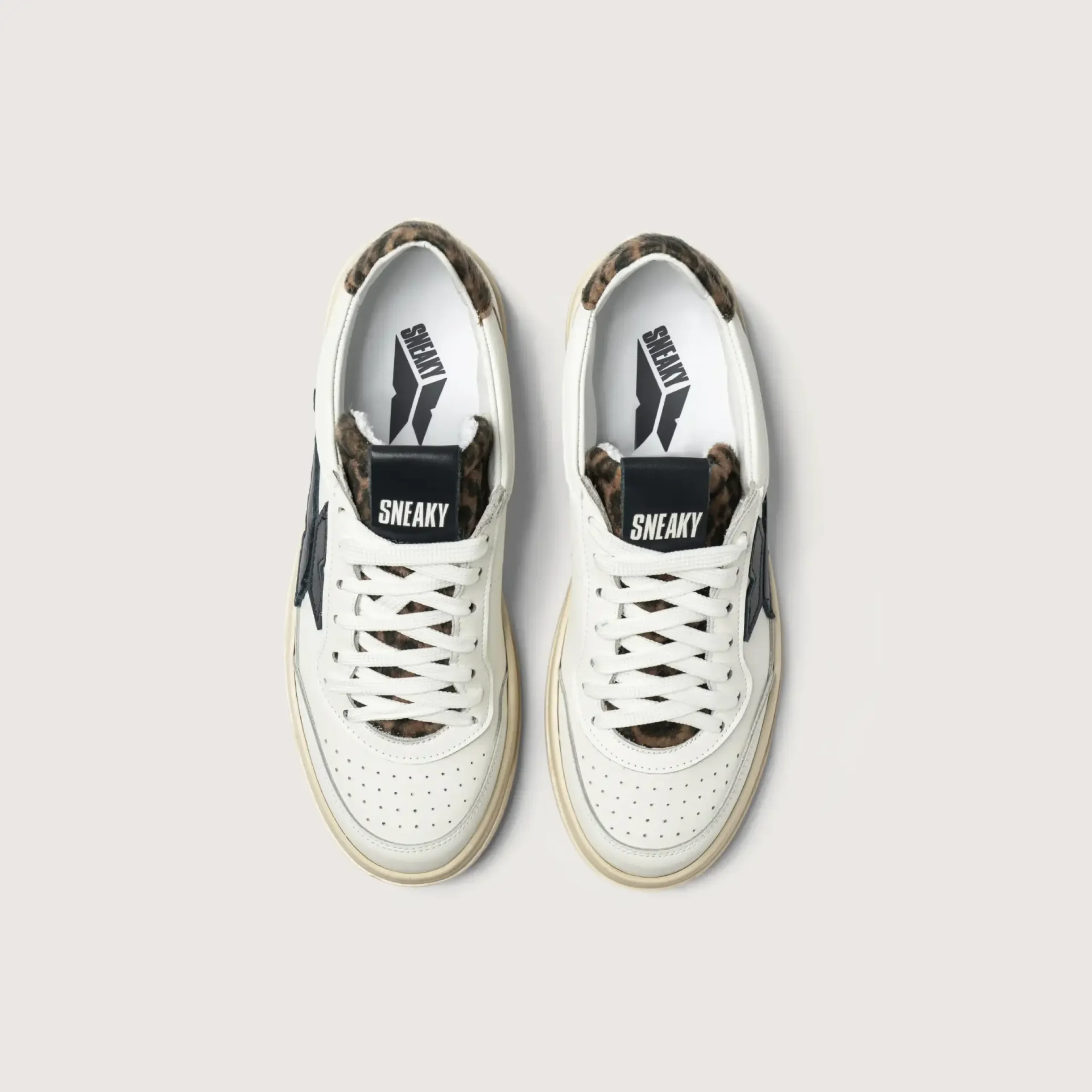 Sneaky one - White / Leopard