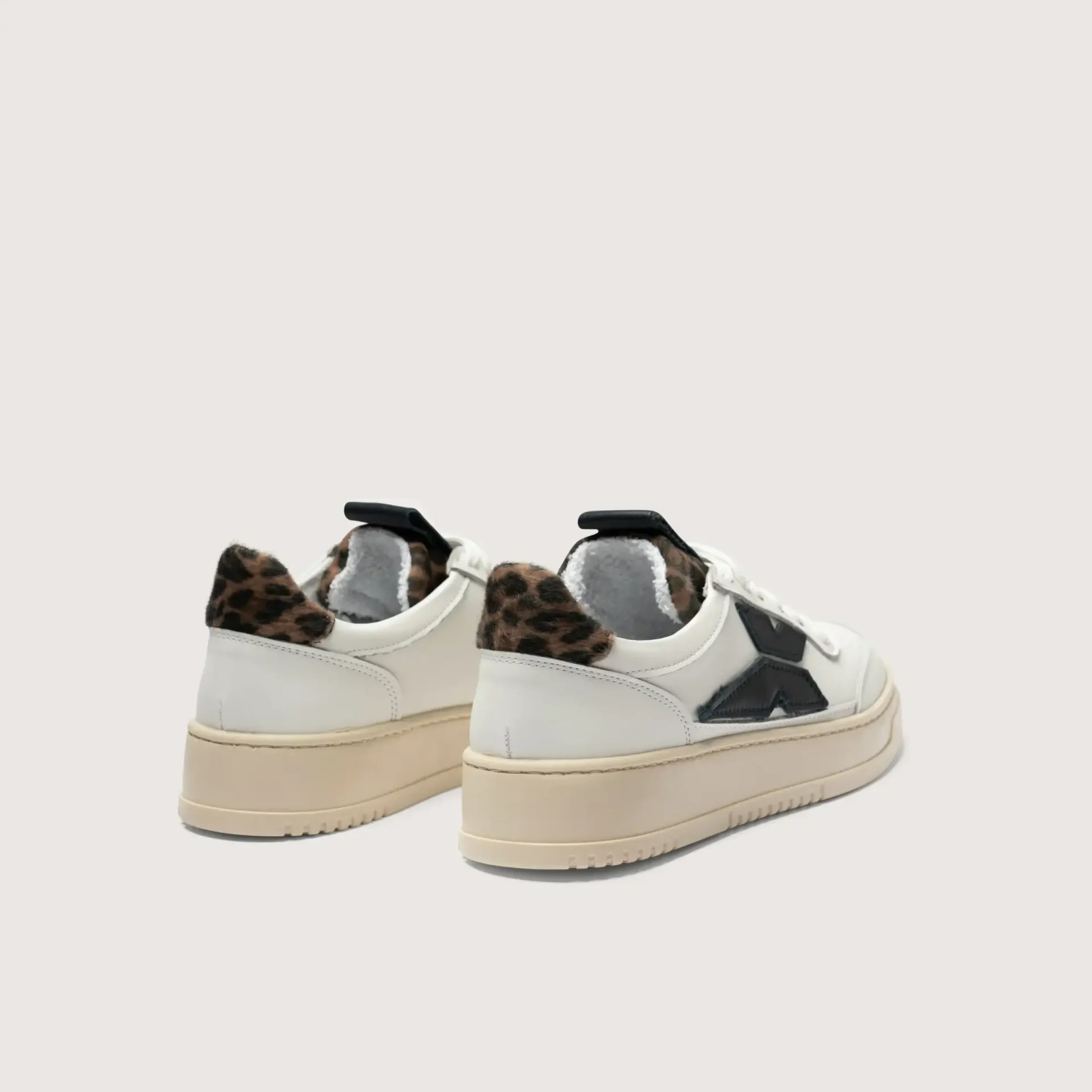 Sneaky one - White / Leopard