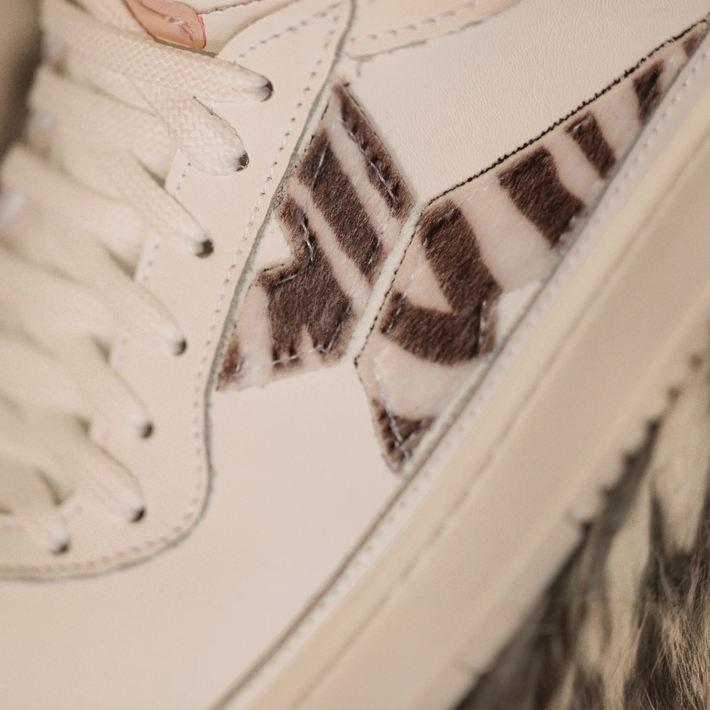 Sneaky one - White / Indigo