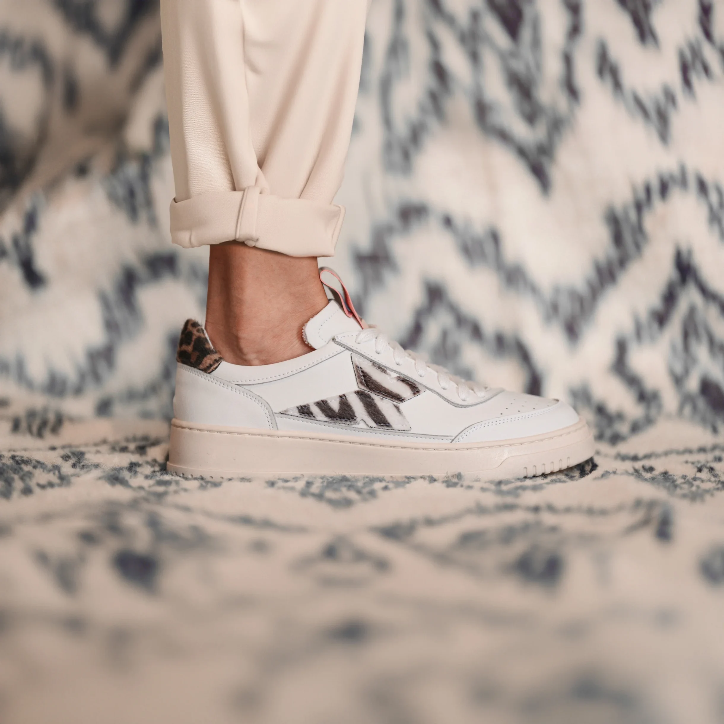 Sneaky one - White / Indigo