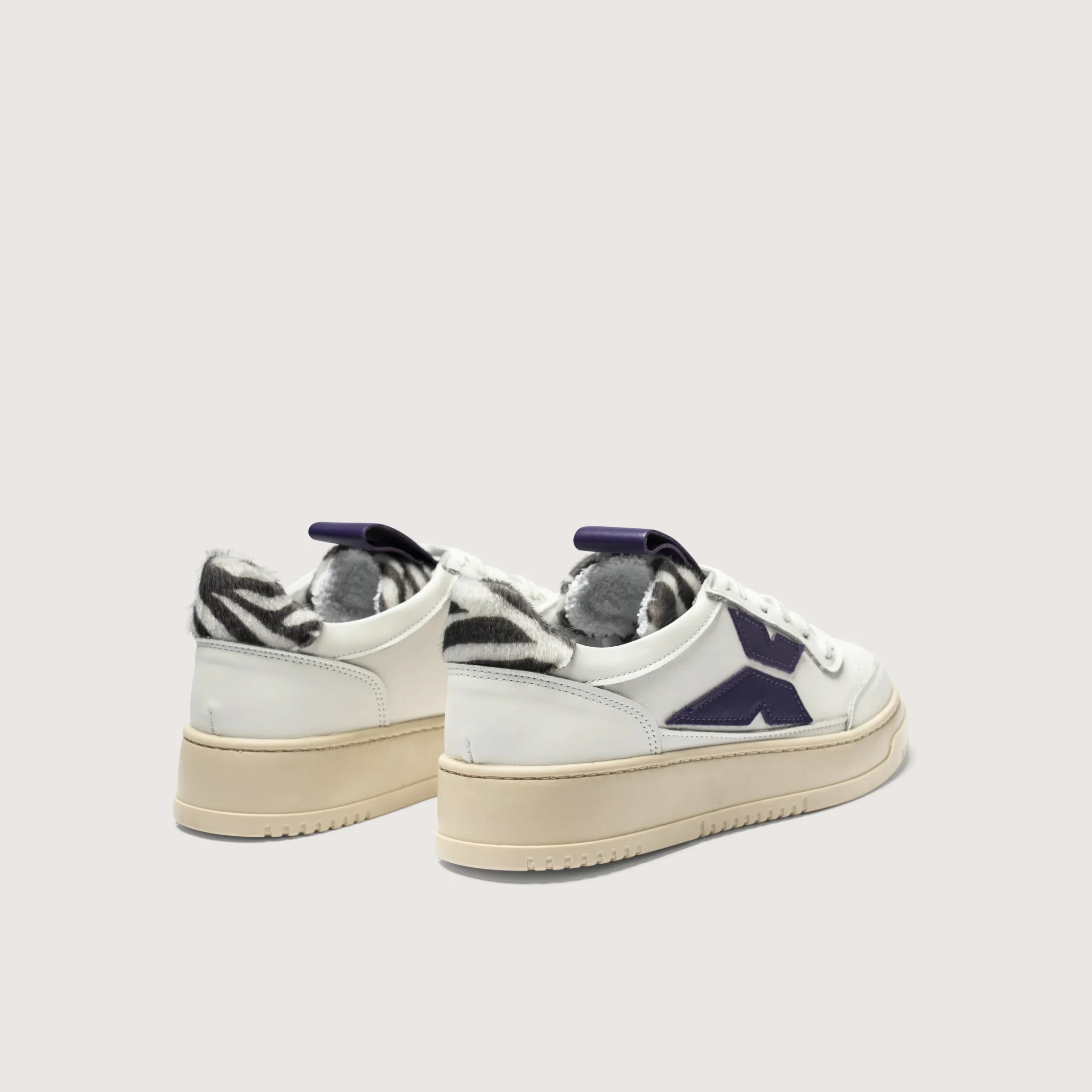 Sneaky one - White / Ultraviolet